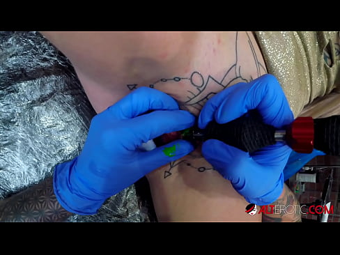 ❤️ Extrem tattooed Hottie Sully Savage krut en Tattoo op hirem Klitoris ️ Sluts op Porno lb.niceporn-tv.ru ❌